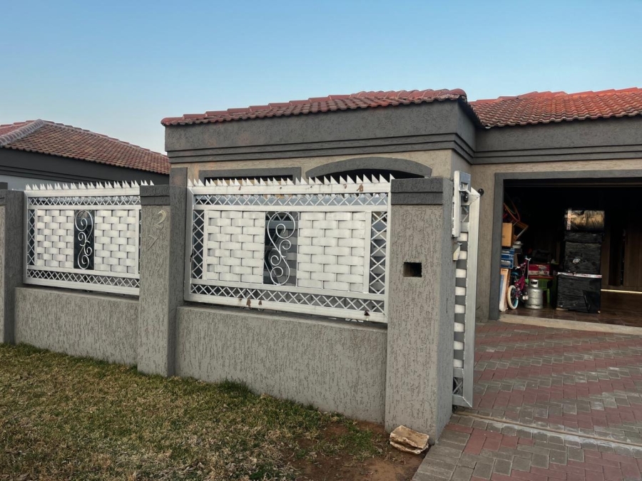 3 Bedroom Property for Sale in Mandela View Free State